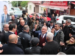 Böcek, CHP İl Başkanlığında partililerle buluştu