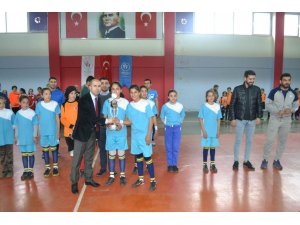 Sason’da öğrenciler futsalla tanıştı