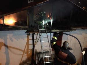 Rize’de korkutan çatı yangını