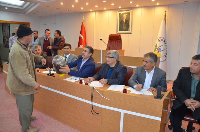 İşçiler kura ile belirlendi