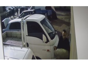 Güpegündüz 50 kiloluk kestane çuvalını böyle çaldı