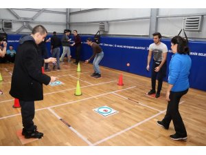 Üniversiteli abla ve abileriyle Hemsball oynadılar