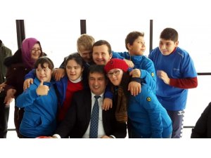 ’Mutlu Çarşamba’ projesiyle mutluluklarına ortak oldular