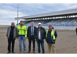 Başkan Sarıalioğlu yeni Of Stadyumu inşaatını inceledi