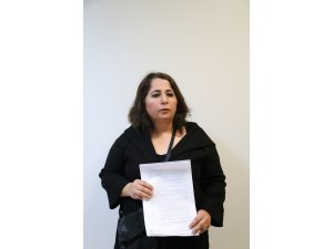 Kira ödemeyen kızını icraya verdi