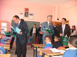 Sarayönü Kaymakamlığından eğitim yardımı