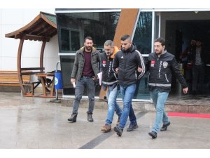 Alıkoydukları şahsı çekiçle başından yaralayan 3 kişi tutuklandı