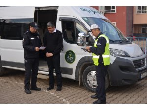 Fatsa’da polis okul servislerini denetledi