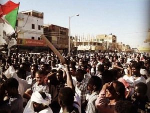 Sudan’da protestocularla polis arasında çatışma