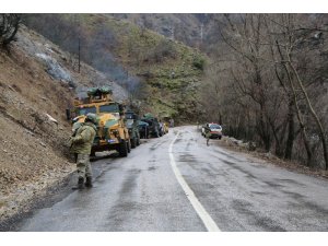 Mağaradaki teröristlere, ses sistemi kurarak ’teslim olun’ çağrısı