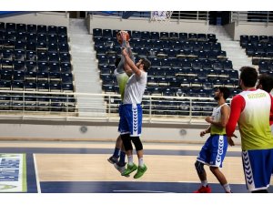 Lider Denizli Basket maç saatini bekliyor