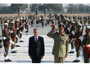 Bakan Akar Pakistan’da