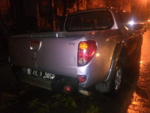 İznik Kaymakamlığı’na ait kamyonetini çaldılar
