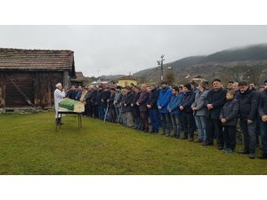 Fitness hocası tarafından boğazı kesilerek öldürülen kadın, toprağa verildi