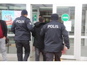 Anne ile babasını darp etti, tabanca ve uyuşturucuyla yakalandı