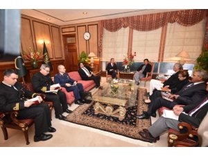 Milli Savunma Bakanı Akar, Pakistan Başbakanı Khan ile görüştü