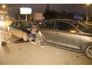 Başkent’te alkollü ve ehliyetsiz sürücü kazaya neden oldu: 2 yaralı