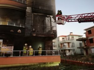3 katlı binanın iki katı alevlere teslim oldu