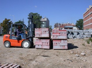 Sarayönü’nde Tuz Yolu Caddesi’ne taş döşeniyor
