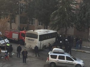 Freni boşalan midibüsün altına kalan kadın öldü