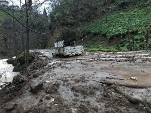 Rize’de sağanak yağış sel ve heyelanlara yol açtı