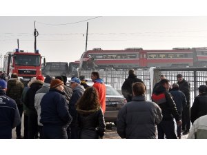 Sırbistan’da tren okul otobüsüyle çarpıştı: 3 ölü, 22 yaralı