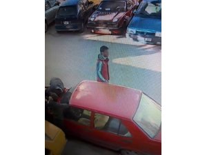 Evine gidecek araç bulamayınca üzerinde kontağı unutulan otomobili aldı