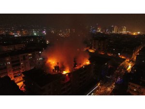 7 katlı binada çıkan yangın Bursa’yı aydınlattı