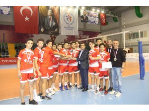 Voleybolda şampiyon Erdemli Akdeniz Anadolu Lisesi
