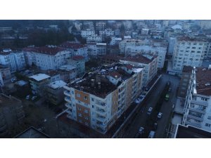 Apartmanın çatısı küle döndü
