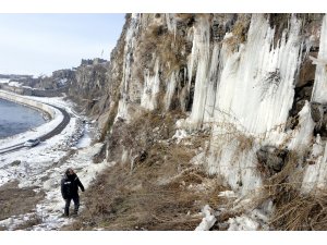 Ardahan Şelalesi dondu