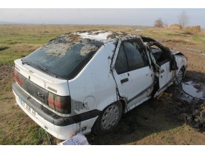 Dereye uçan araçta 2 kişi öldü