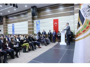 "Baro siyaseti popülizm rüzgarına kapılmıştır"