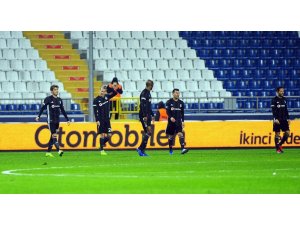 Spor Toto Süper Lig: Kasımpaşa: 2 - Beşiktaş: 0 (İlk yarı)