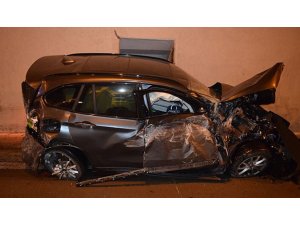 Slovakya’da kaza yapan araç tünelin tavanına uçtu