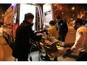 Ters yönden giden motosiklet taksiyle kafa kafaya çarpıştı
