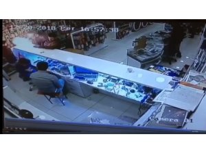 Cep telefonu bataryası bomba gibi patladı