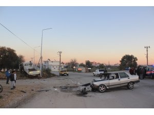 Kamyon otomobil ile çarpıştı: 2 yaralı