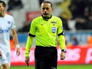 Cüneyt Çakır dün sahada bugün VAR’da