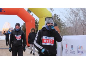Kazaklar dondurucu soğukta maraton koşuyor