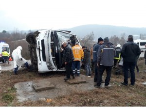 Midibüs devrildi: 10 yaralı