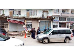 Hatay’da evin balkonu çöktü: 1 yaralı