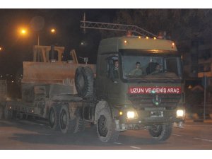 Suriye’ye askeri sevkiyat akşam saatlerinde hızlandı