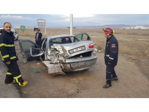Aksaray’da otomobil ile yolcu otobüsü çarpıştı: 3 yaralı