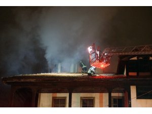 Çiftlikte bulunan iki katlı konağın ikinci katı yandı