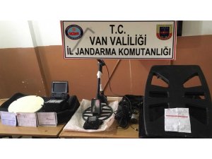 Jandarmadan izinsiz kazı yapanlara müdahale