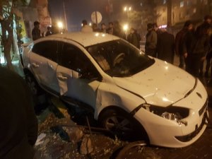 Otomobil yayalara çarptı: 4 yaralı