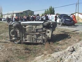 Düğün konvoyunda kaza: 8 yaralı