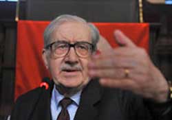 Özakman: Atatürk'ün manevi oğlu KÜRT'tü