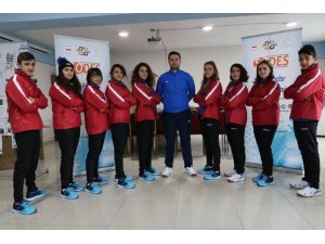 Şampiyonaya hazırlanan sporculara malzeme desteği